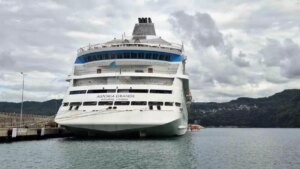 astoria grande gemisi amasra limaninda bakimda QVi8yuFh.jpg